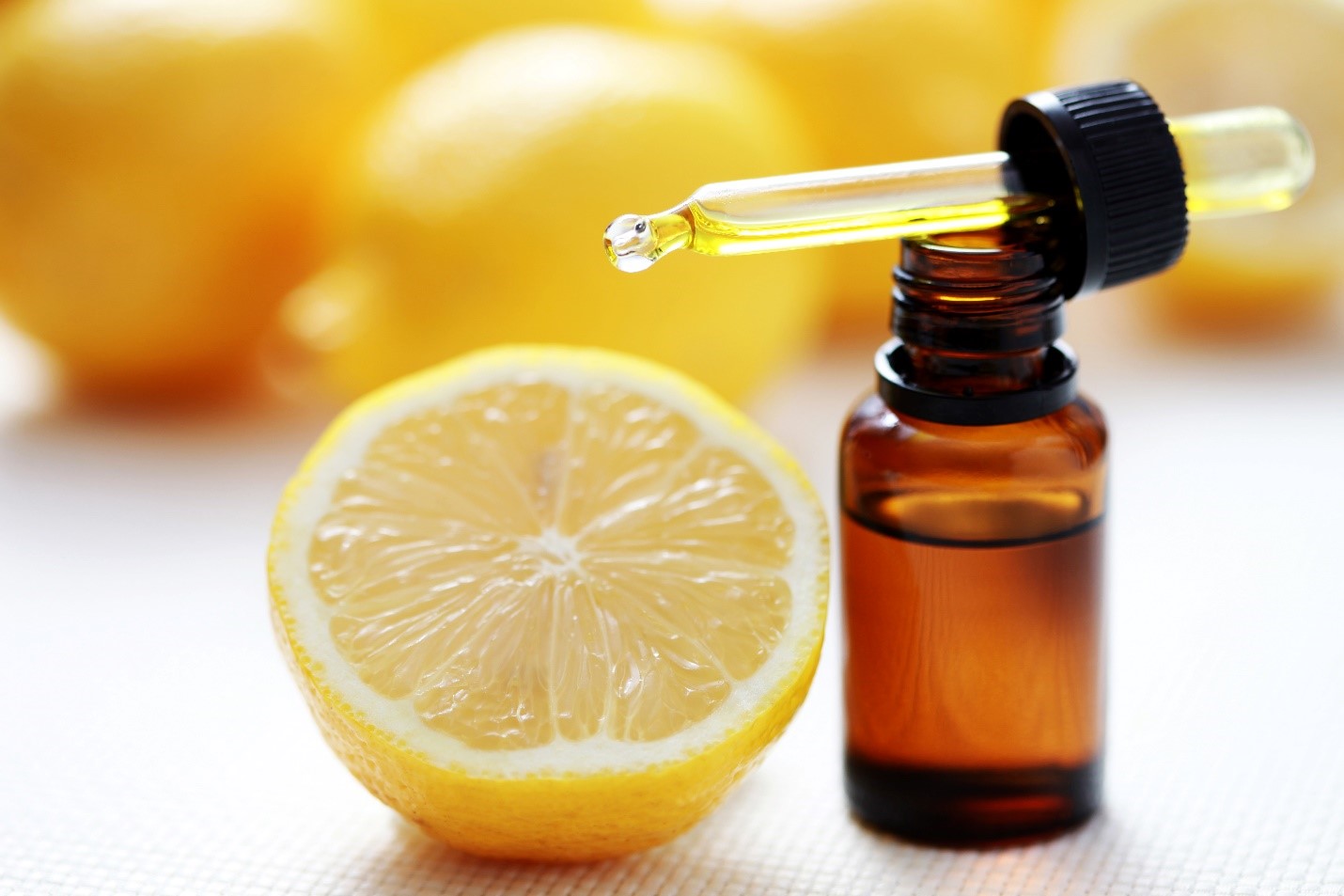 Olio essenziale di limone proprietà e usi - Erboristeria Como